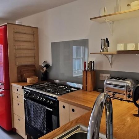 Spacious 2 Bedroom Apartment In The Heart Of Soho. Лондон Екстер'єр фото
