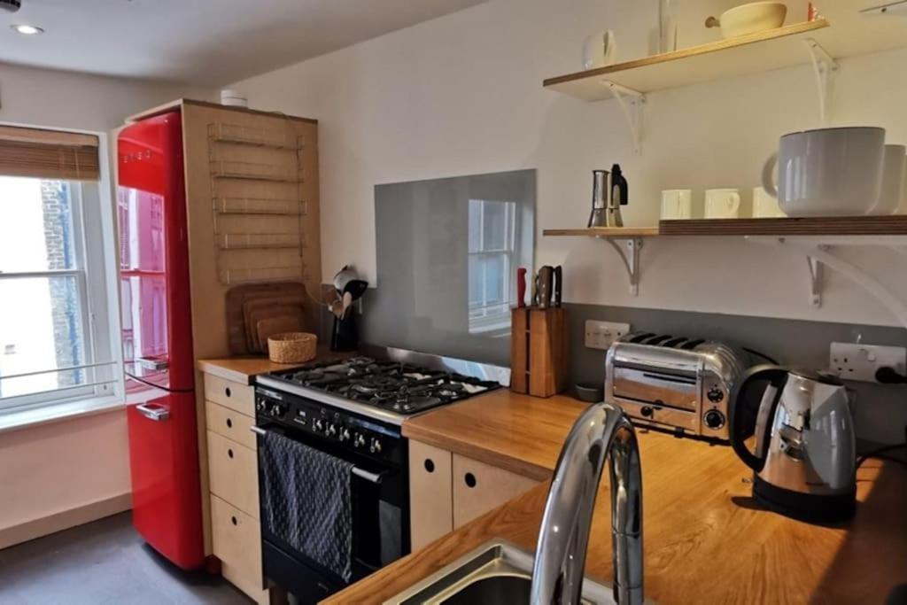 Spacious 2 Bedroom Apartment In The Heart Of Soho. Лондон Екстер'єр фото