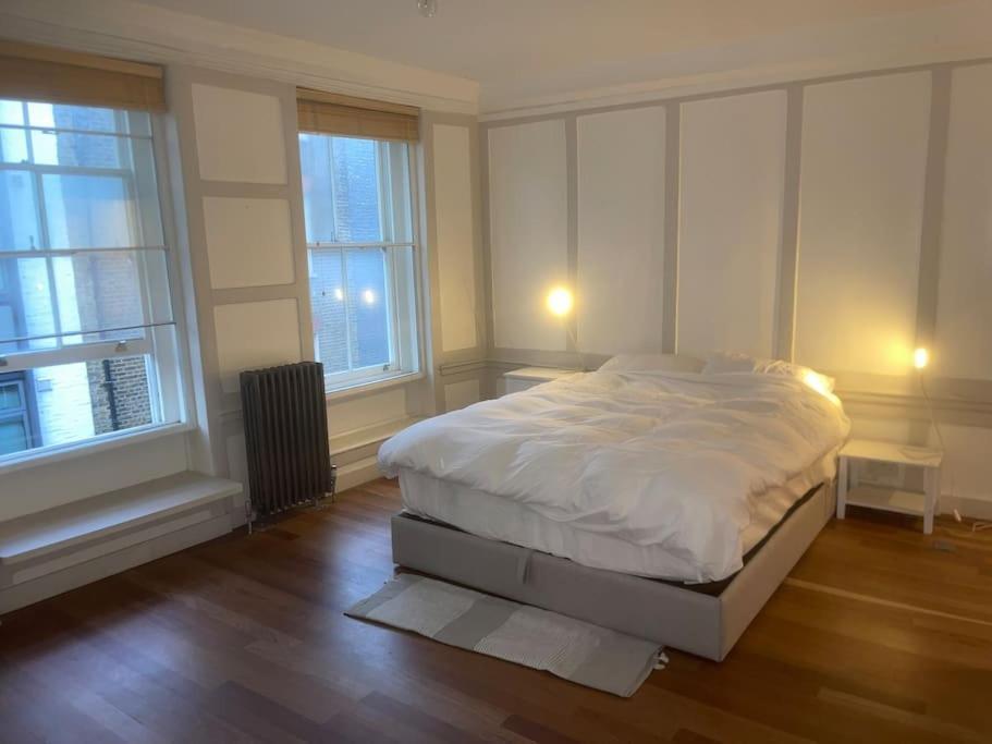 Spacious 2 Bedroom Apartment In The Heart Of Soho. Лондон Екстер'єр фото