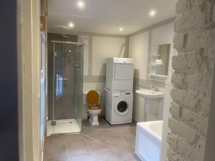 Spacious 2 Bedroom Apartment In The Heart Of Soho. Лондон Екстер'єр фото